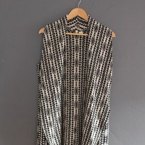 Sleeveless black and white cardigan